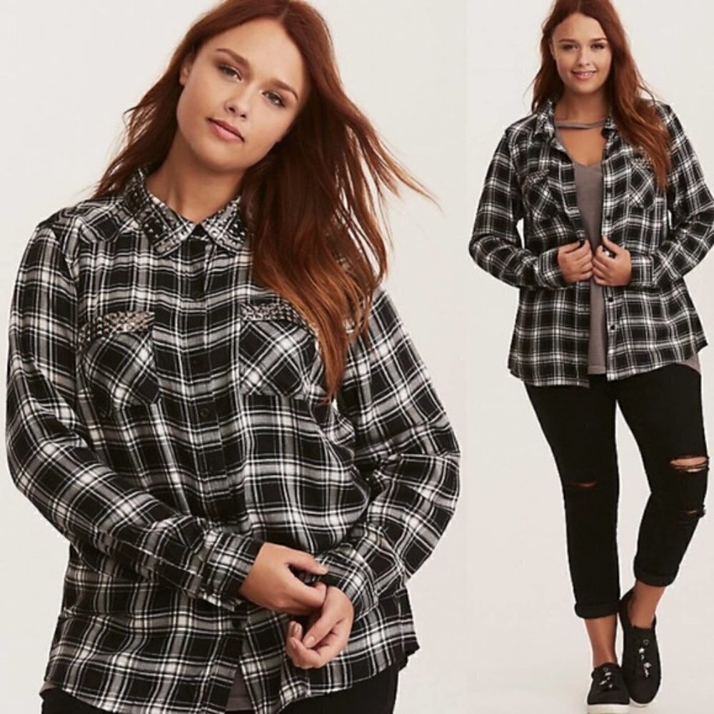 Torrid Black White Plaid Studded Camp Shirt Sz 00